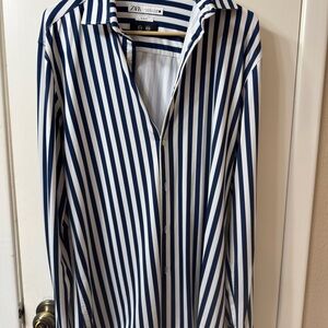 Zara Men's Navy and White Striped Button Down Shirt